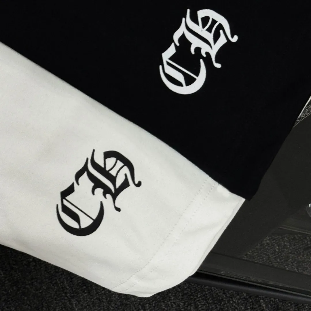 P180 Chrome Hearts Chrome Hearts 25 high version. The fabric is made of 300 grams of high-density cotton. It does not deform or shrink. It has three labels. It is the same style for men and women. Technology: Digital printing. Color: White. Black. SIZE: S-XL.